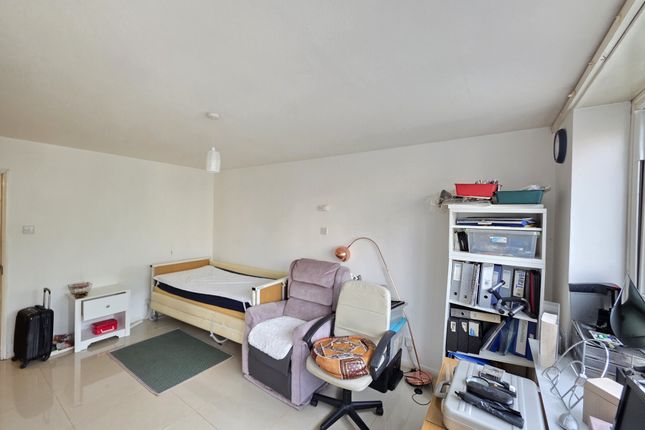 Mapesbury Road, London, NW2 1 bed flat for sale
