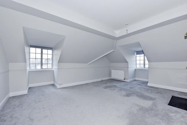 HAWKWOOD RISE, GREAT BOOKHAM, KT23 3 bed apartment for sale