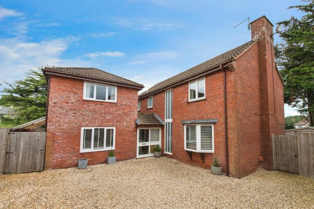 6 bedroom detached house for sale