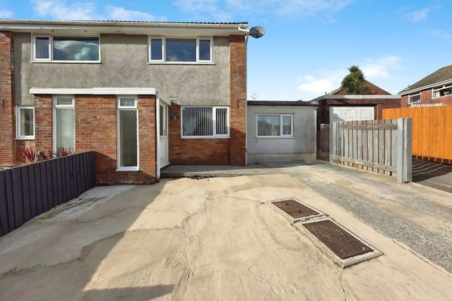 Rhodfa'r Dryw, Swansea SA6 3 bed semi