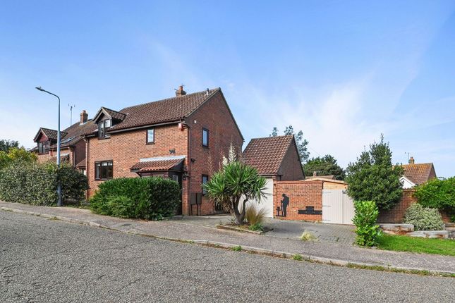 Grantham Crescent, Ipswich, IP2 3 bed detached house for sale