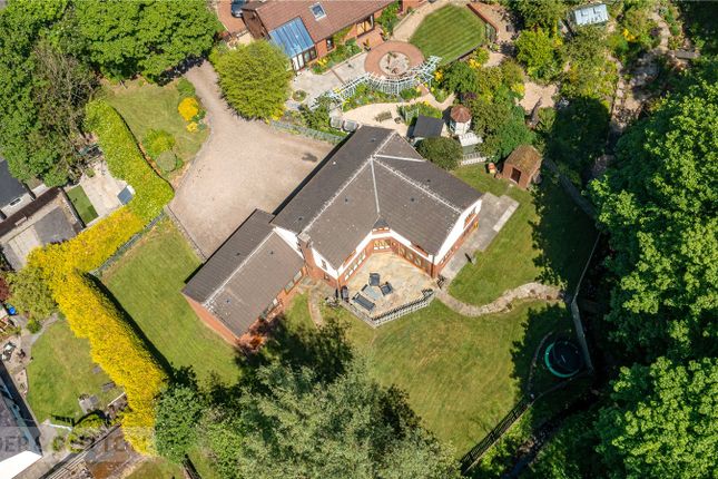 5 bed detached house