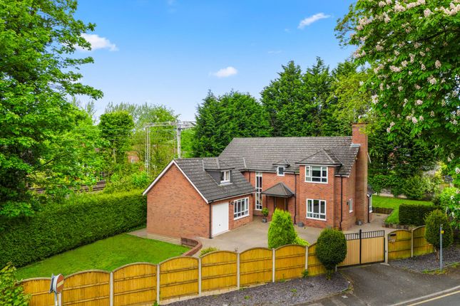 5 bed detached house