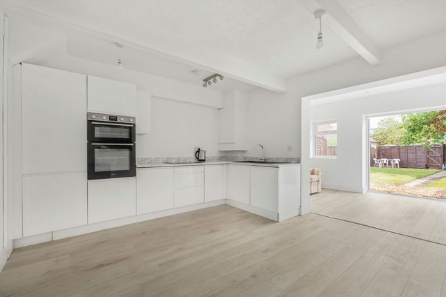 St. Johns Road, Feltham TW13 2 bed terraced house for sale
