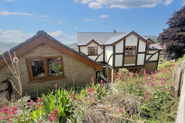 5 bed detached house