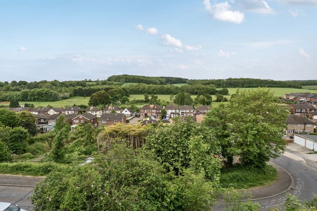 Charles Drive, Cuxton, Rochester 3 bed semi