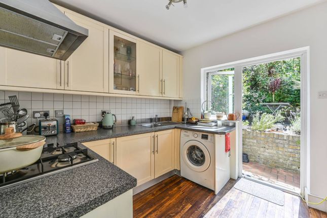 Wandsworth Road, Clapham, London, SW8 1 bed flat for sale
