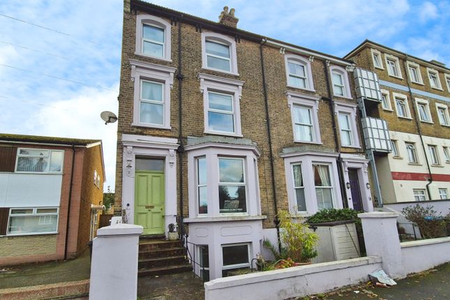 5 bedroom semi-detached house for sale