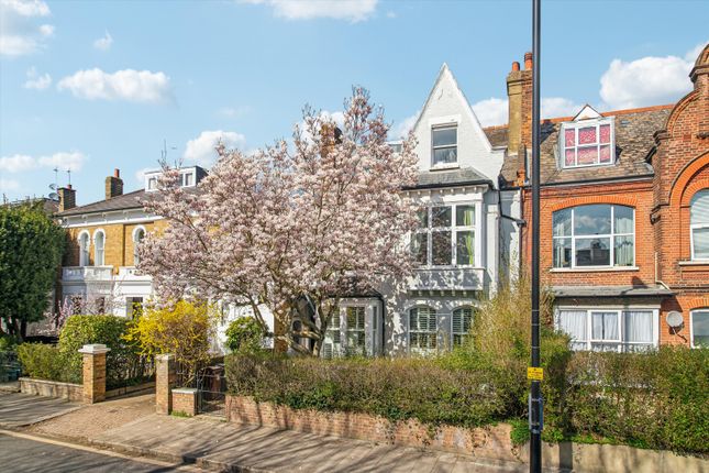6 bedroom semi-detached house for sale