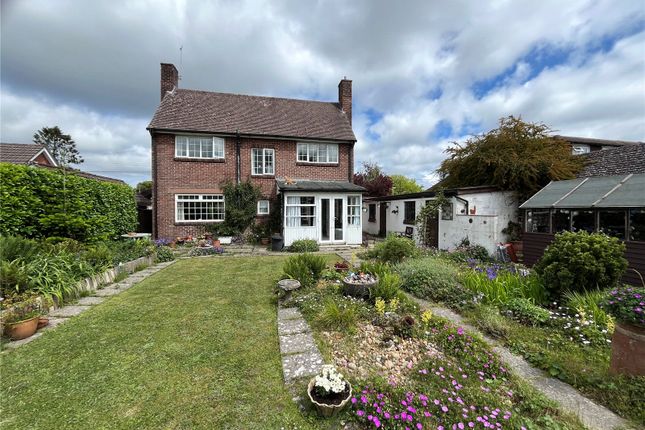 Meadow Road, Ringwood, Hampshire, BH24 3 bed detached house for sale
