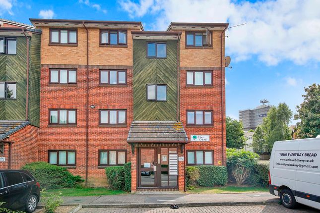 Elm Court, Chingford, E4 1 bed flat for sale