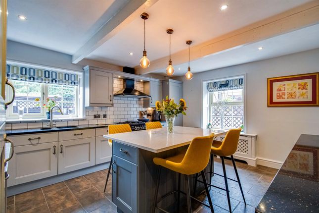 School Hill, Wakefield WF2 4 bed cottage for sale