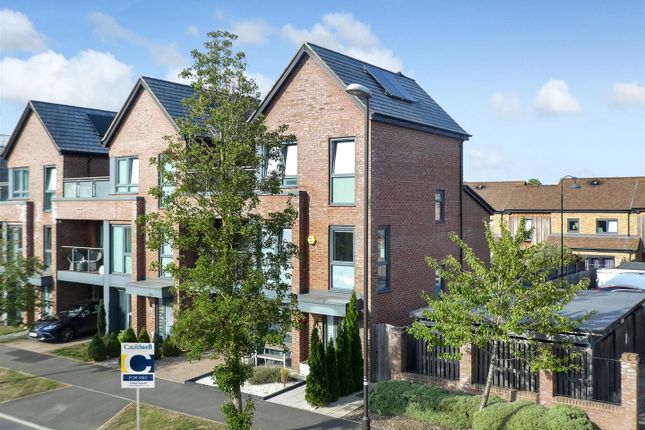 Atlas Way, Oakgrove, Milton Keynes 4 bed end of terrace house for sale