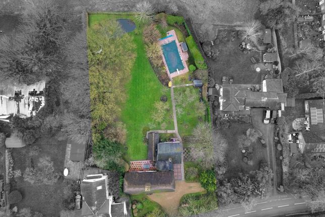 London Road, Royston SG8 5 bed detached house for sale