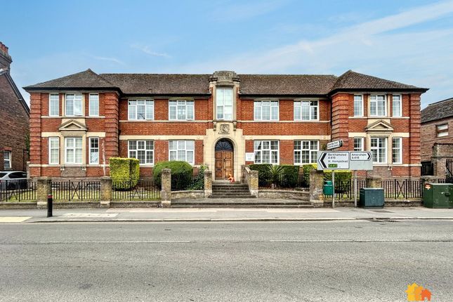 Broad Street, Copsham House, HP5 1 bed flat for sale
