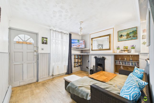 Manor Road, Erith, Kent, DA8 2 bed terraced house for sale