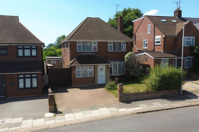 Blandford Avenue, Luton 3 bed detached house for sale