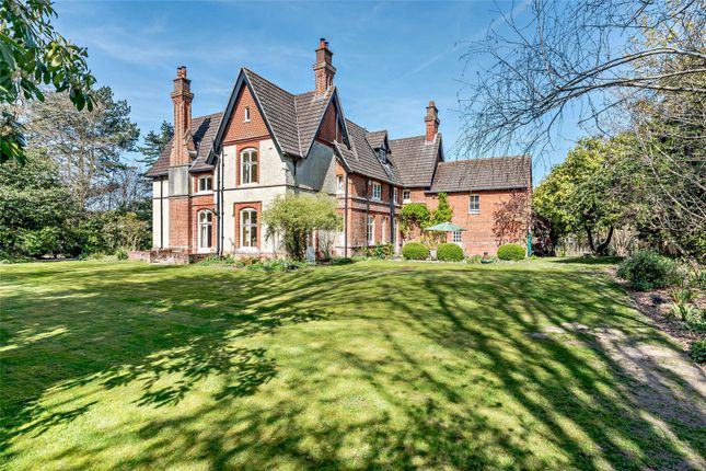 Donnington, Newbury, Berkshire 6 bed detached house for sale