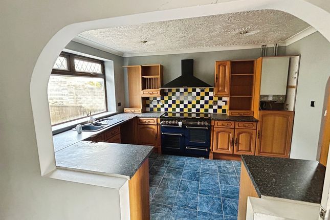 4 bed detached house
