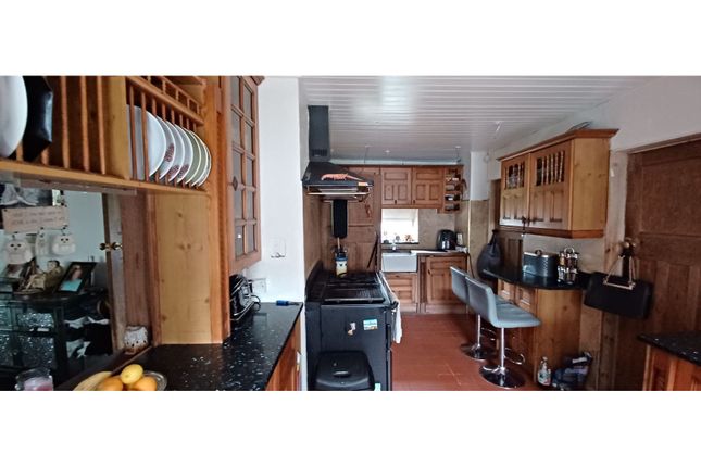 4 bed detached house