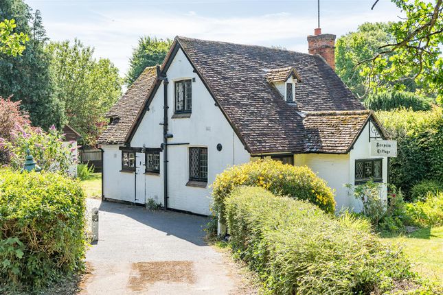 Pennyfathers Lane, Harmer Green Lane... 2 bed detached house for sale