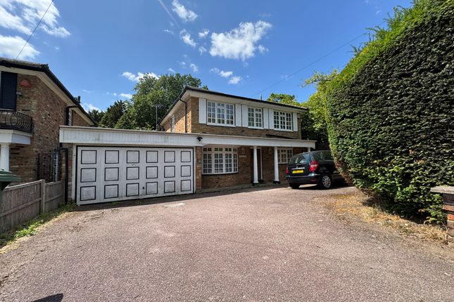 The Common, Stanmore HA7 5 bed detached house for sale