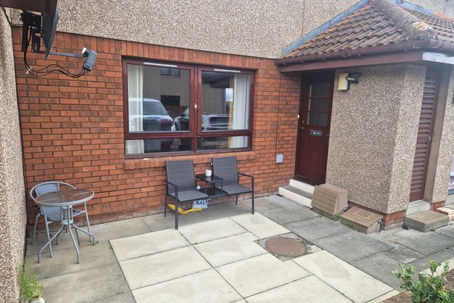 2 bedroom ground floor flat for sale