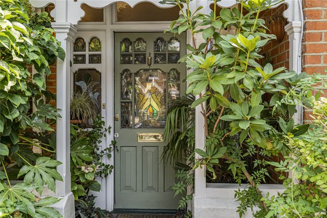 St. James Avenue, London, W13 4 bed semi