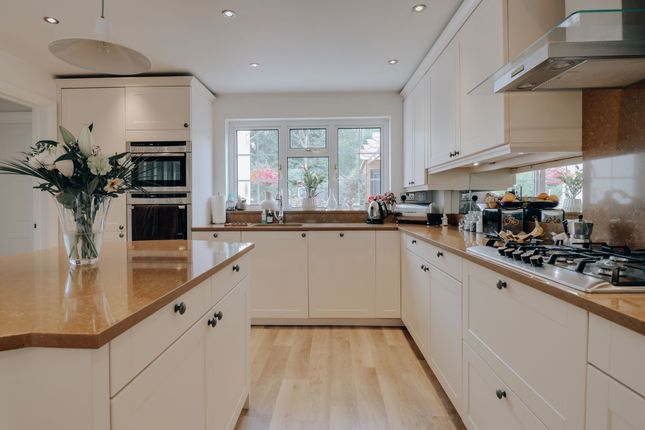Haydon Road, Watford, WD19 3 bed detached house for sale