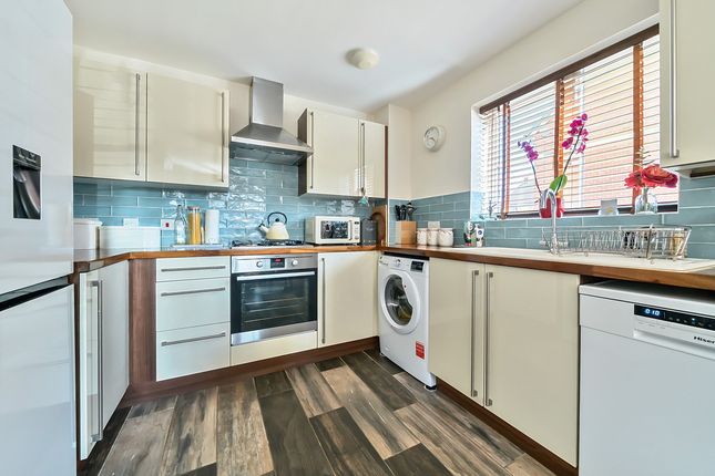 Blue Cedar Close, Yate, BS37 3 bed semi