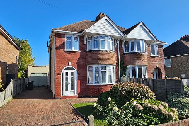 Mickleburgh Avenue, Herne Bay, CT6 6HA 3 bed semi