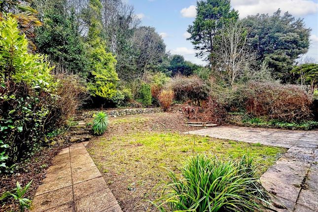 4 bed detached house