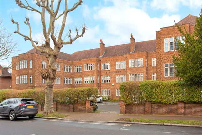 Kings Keep, Putney, London, SW15 3 bed apartment for sale