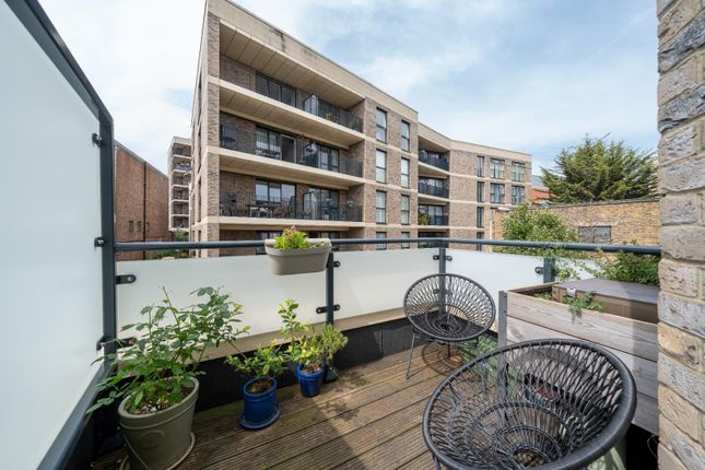 Camberwell Road, London, SE5 2 bed maisonette for sale