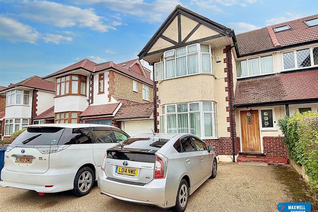Broadfields Avenue, Edgware 3 bed semi