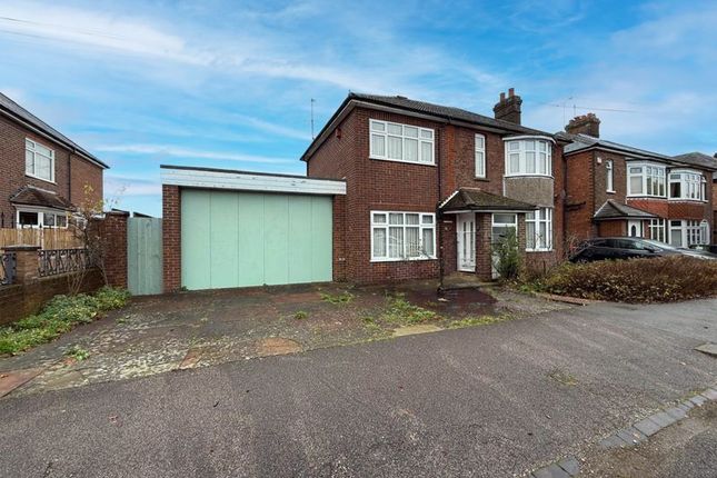 5 bed detached house