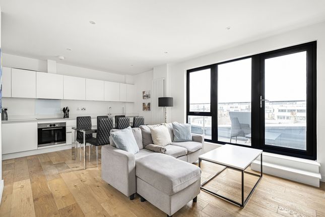 Waleorde Road, Elephant & Castle, SE17 2 bed apartment for sale
