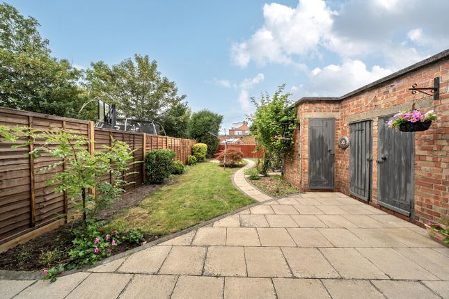 Marlowe Square, Mitcham CR4 3 bed terraced house for sale