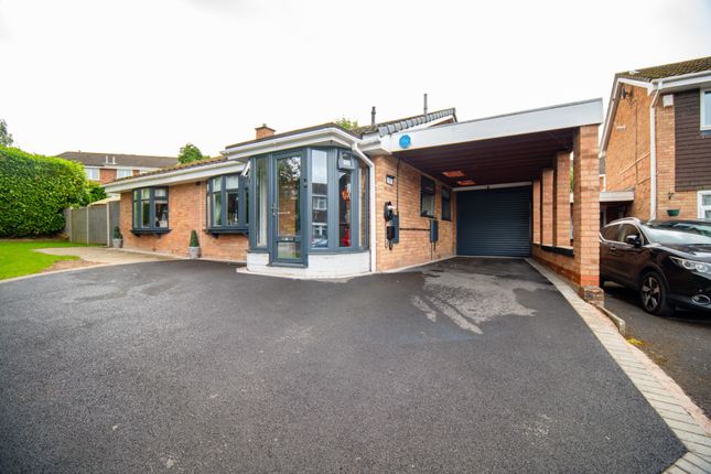 Scammerton, Wilnecote 3 bed detached bungalow for sale