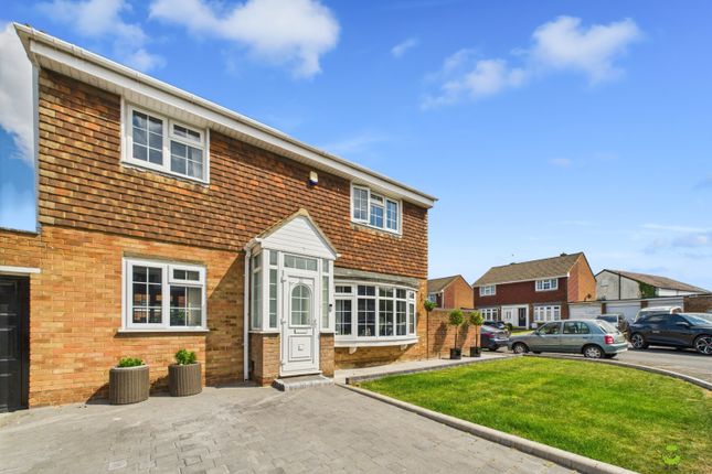 The Marlowes, Crayford, DA1 3 bed link detached house for sale