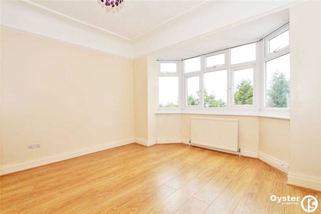 Kingsbury Road, London, NW9 2 bed flat for sale
