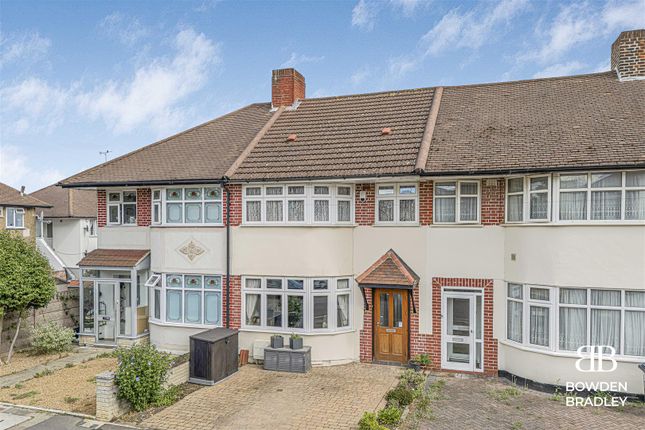 Hanover Gardens, Fairlop 3 bed terraced house for sale