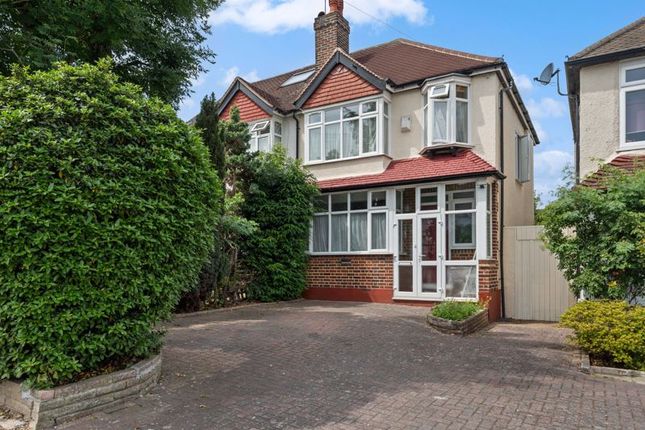 Ardrossan Gardens, Worcester Park 3 bed semi