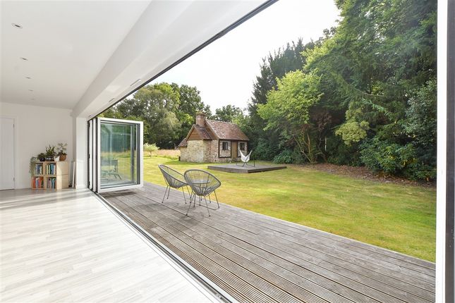 5 bed detached house