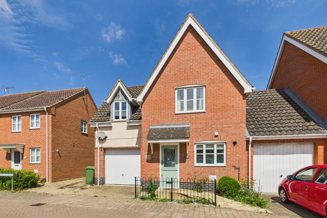 3 bedroom link detached house for sale