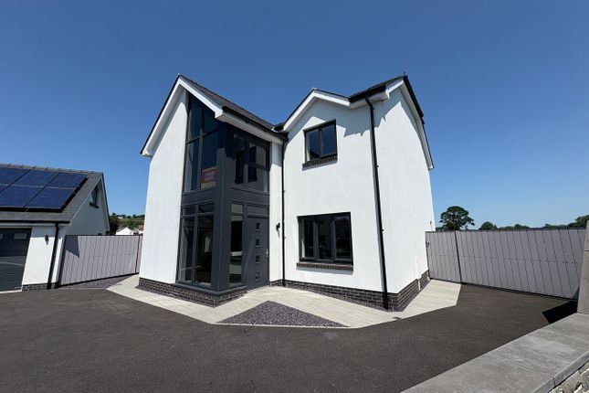 Station Road, Carmarthen SA32 4 bed detached house for sale