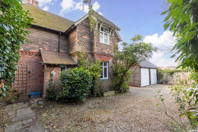 Meath Green Lane, Horley RH6 4 bed detached house for sale