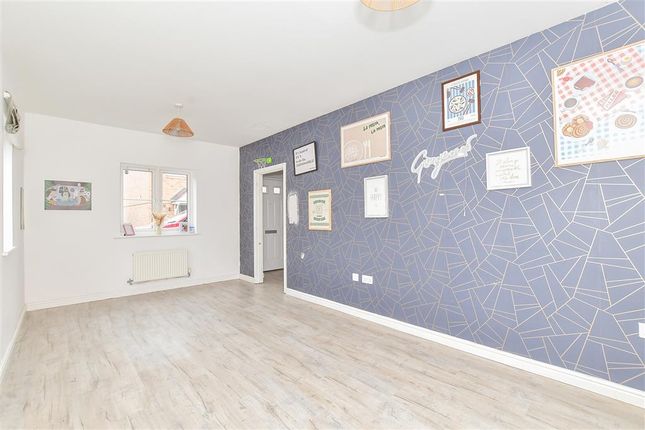 3 bed detached house