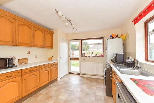 St. Vincent Crescent, Waterlooville... 4 bed semi
