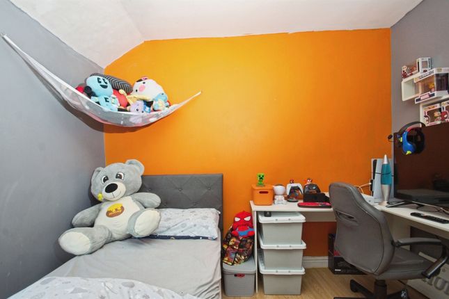 3 bedroom link detached house for sale